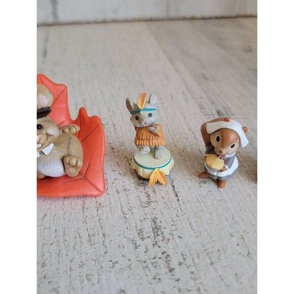 Thanksgiving pilgrim mouse Indian squirrel miniature figure set - Picture 3 of 9